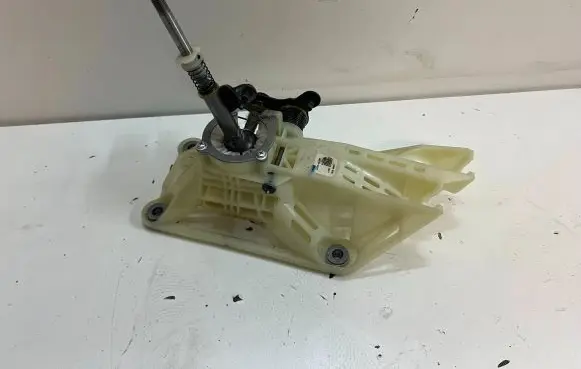 Mazda 2 Gear shifter/selector DA7H46100