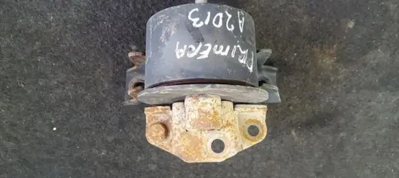 Nissan Primera Engine mount bracket