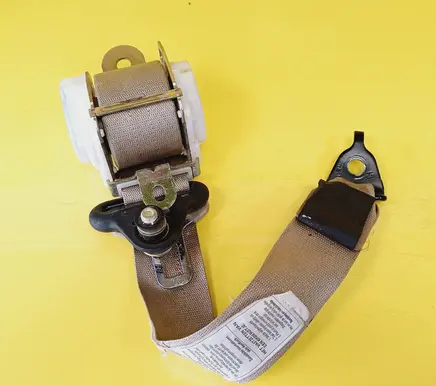 Rear seatbelt