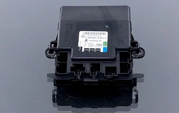 Mercedes-Benz A W169 Door central lock control unit/module 05072372 A1698207426 580520