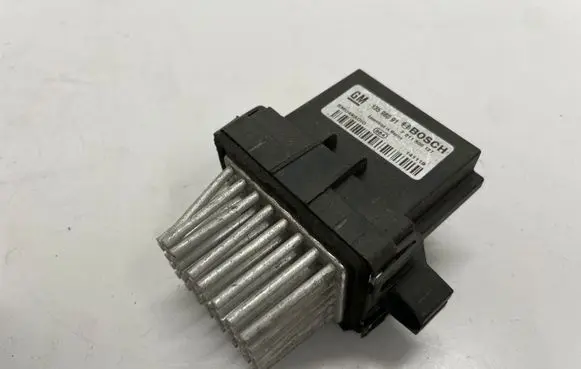 Opel Astra J Heater blower fan relay 13598091