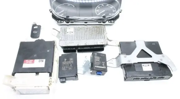 Toyota Yaris Engine ECU kit and lock set 896610U230 892210D870