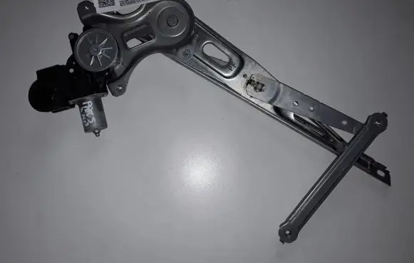 Toyota Prius (XW50) Front window lifting mechanism without motor 8572047140