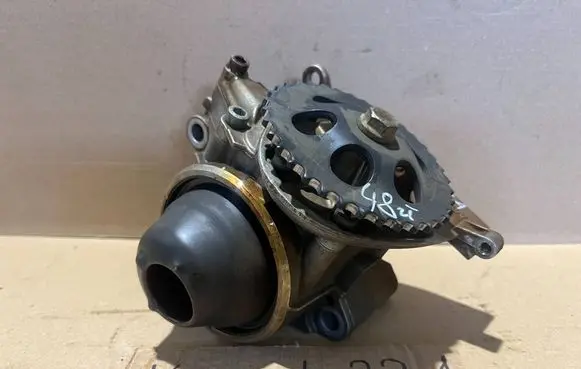 Volkswagen Polo IV 9N3 Oil pump 03D115105