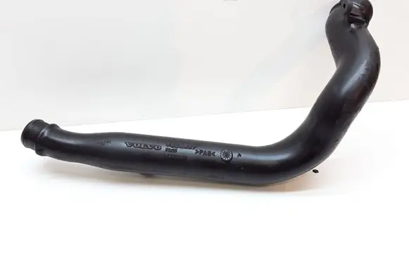 Volvo V70 Intercooler hose/pipe 8624887
