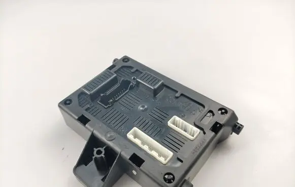 Renault Clio III Comfort/convenience module 8200652286 28118126