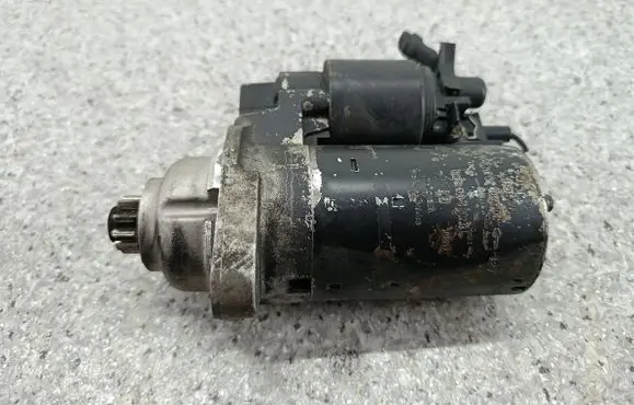 Volkswagen New Beetle Starter motor 02A911023L