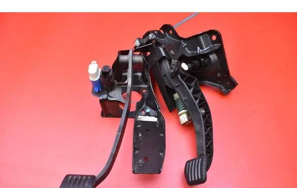 Ford Mondeo MK IV Accelerator throttle pedal 6G922D094ND
