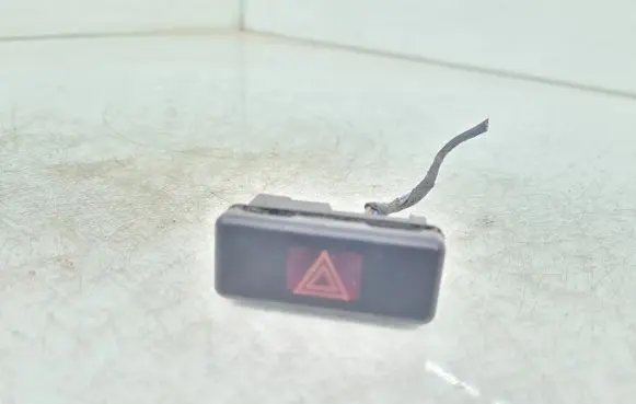 BMW 5 E39 Hazard light switch 8350947