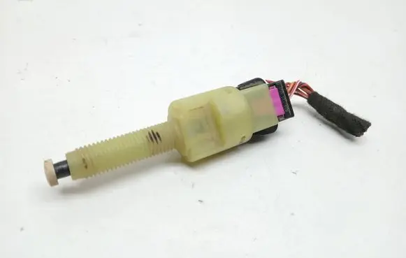 Volkswagen PASSAT B5.5 Brake pedal sensor switch 4A0945515A