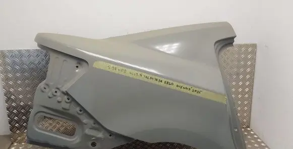 Toyota Avensis T270 Fender