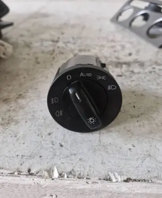 Volkswagen PASSAT B6 Light switch