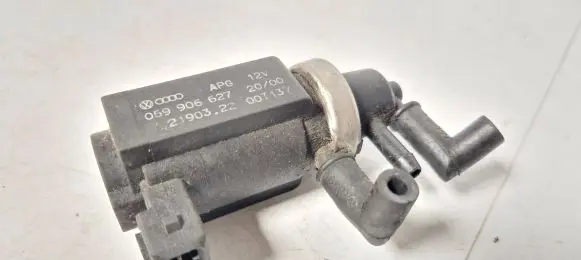 Audi A4 S4 B5 8D Turbo solenoid valve 059906627