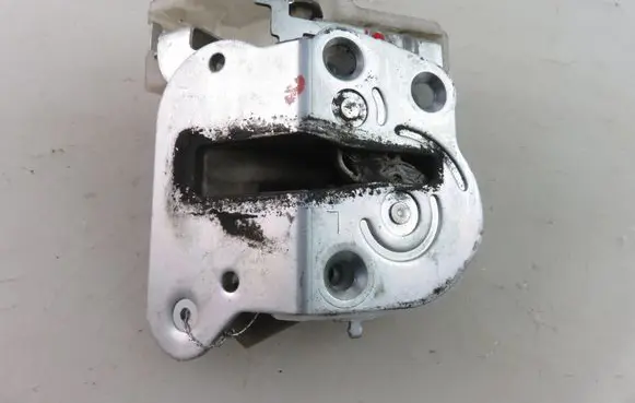 Mazda 5 Rear door lock 