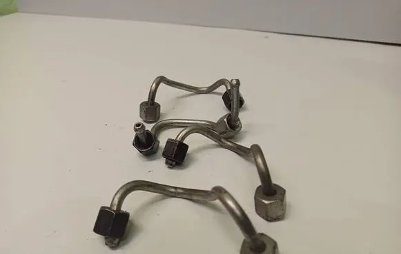 Volvo S60 Fuel injector supply line/pipe 