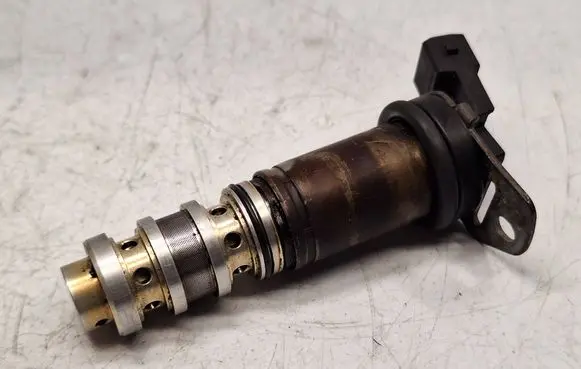 BMW 1 E81 E87 Camshaft vanos timing valve 11367584115 11367561264