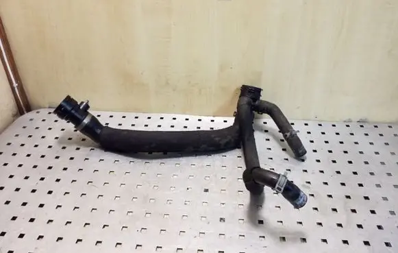 Audi A6 S6 C6 4F Engine coolant pipe/hose