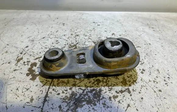 Nissan Qashqai Engine mount bracket 112383734R