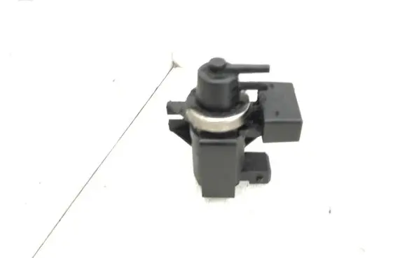 BMW 5 E39 Turbo solenoid valve 72279600 2247906 02T277