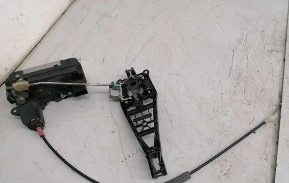 Opel Zafira B Rear door lock