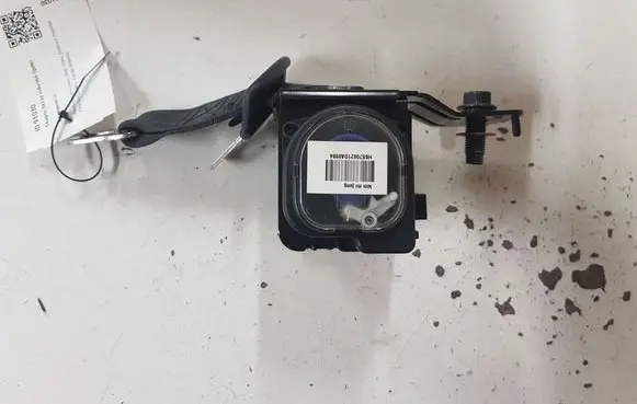KIA Magentis Middle seatbelt (rear) 898502G200 1HJ5436512