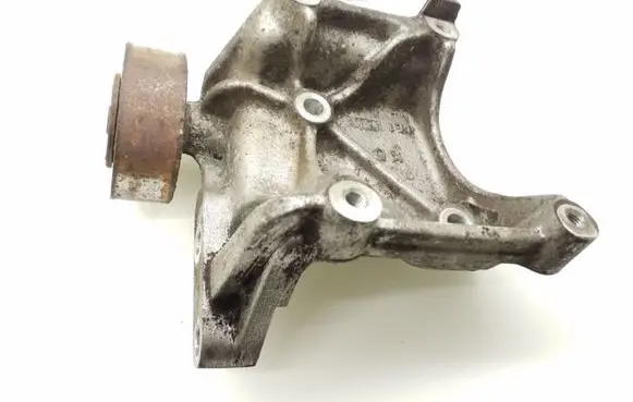 Toyota Hiace (H200) Generator/alternator bracket 246260528