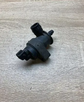 Volvo XC90 Vacuum valve 31104896