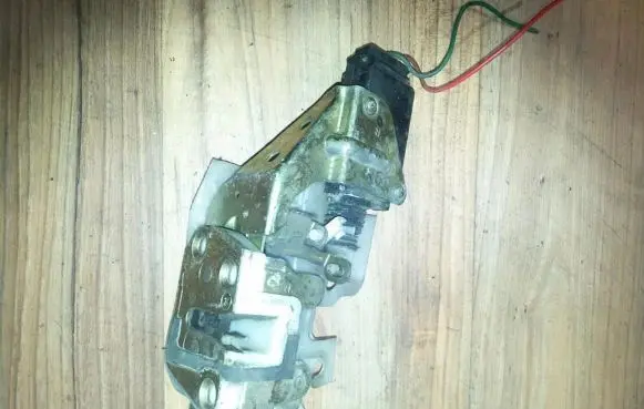Mazda 323 Front door lock