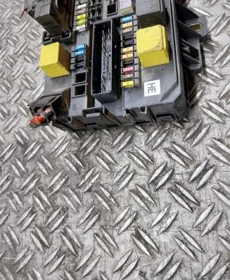 Opel Zafira B Fuse module