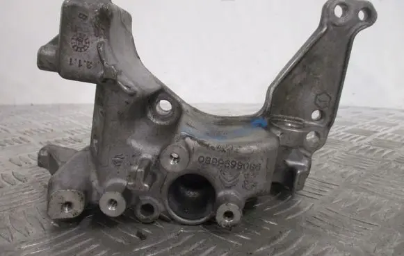 Peugeot 308 Engine mount bracket 9808696680
