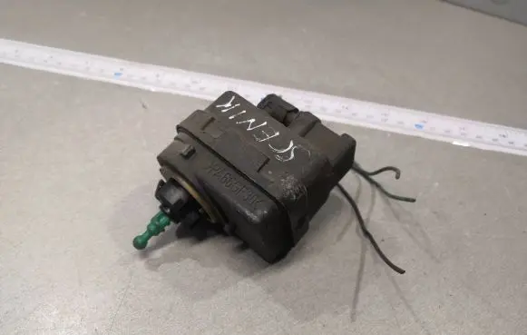 Renault Megane I Headlight level adjustment motor 7700840141