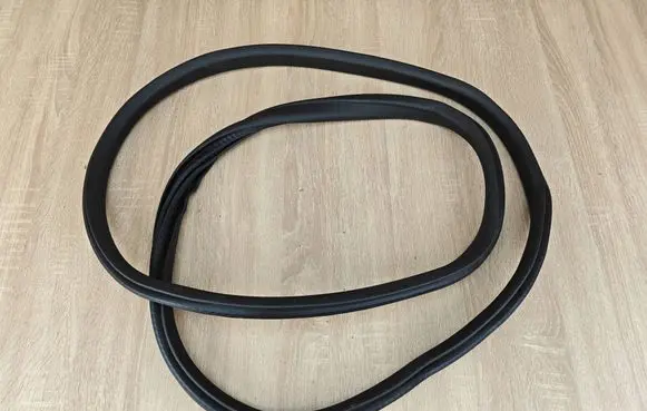 BMW 4 G22 G23 G24 G26 Front door rubber seal 7482945