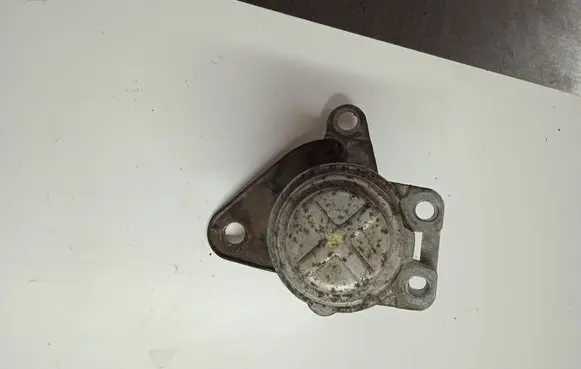 Ford Mondeo MK IV Engine mount bracket
