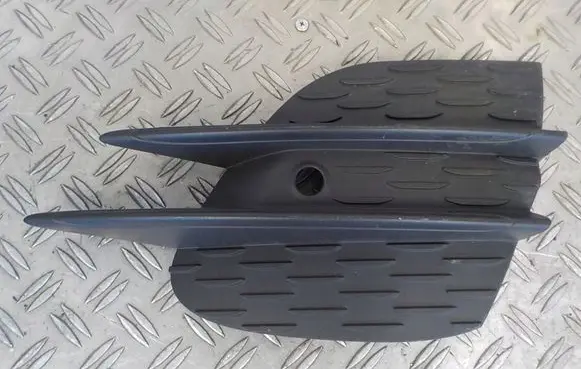 Front bumper lower grill