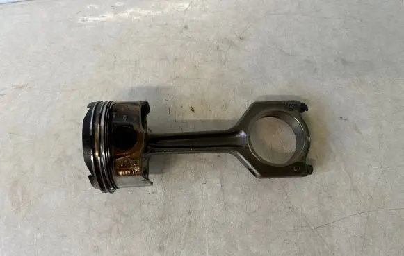 BMW 7 F01 F02 F03 F04 Piston with connecting rod 7613626
