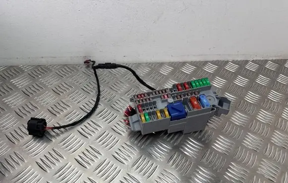 BMW 3 G20 G21 Fuse module 6807487 0300935