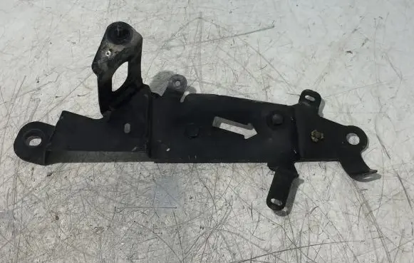 Toyota Proace Bracket in trunk/boot 9806598980 KA124229000104