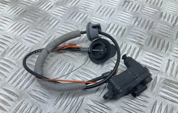 Audi A3 S3 8V Fuel tank cap lock 510810773