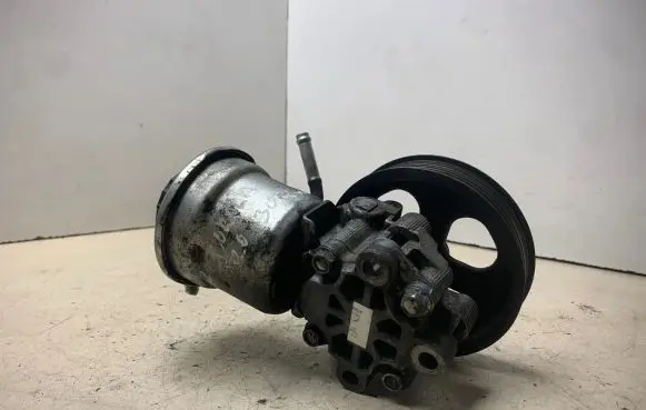 Toyota Corolla Verso AR10 Power steering pump