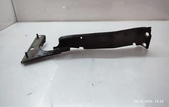 Fender mounting bracket