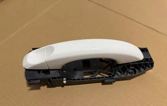 Volkswagen Amarok Rear door exterior handle 
