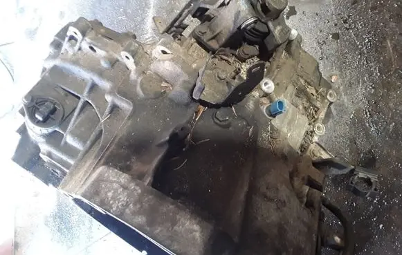 Nissan Almera Tino Manual 5 speed gearbox 8200131489
