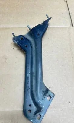 Audi Q5 SQ5 8R Fender mounting bracket 8R0821136