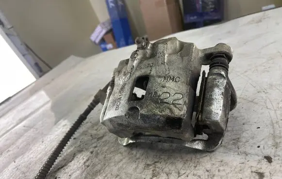 Hyundai Matrix Front brake caliper