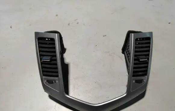 Chevrolet Cruze Dash center air vent grill