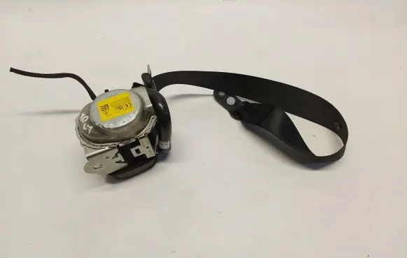Mercedes-Benz EQA Rear seatbelt 