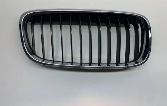 BMW 2 F46 Front grill 7379610 7300544
