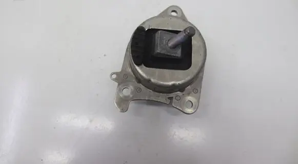 Engine mount bracket