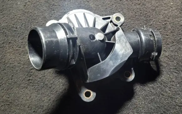 BMW 5 E60 E61 Thermostat 