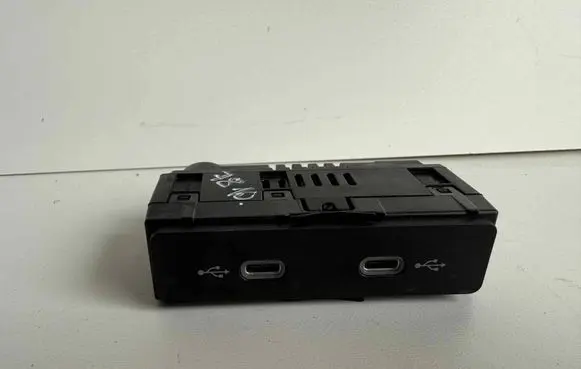 Seat Arona USB socket connector 575035736A 130323 32300000731901